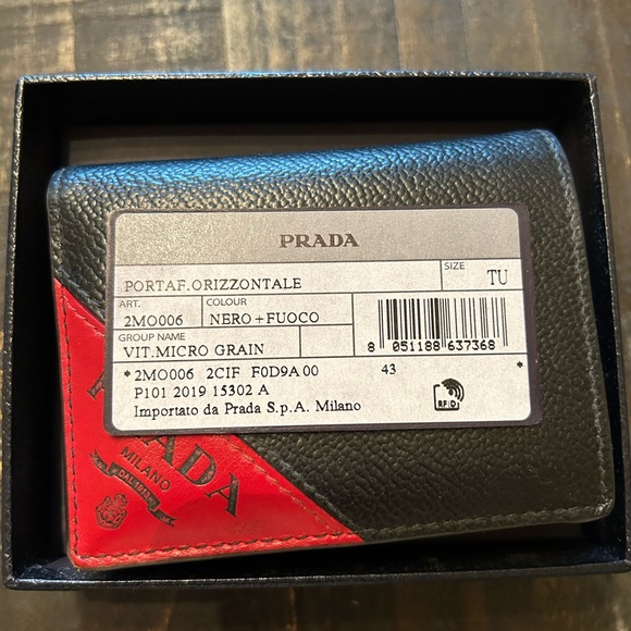 Like new! Men’s Prada Tri- fold wallet - Picture 5 of 5
